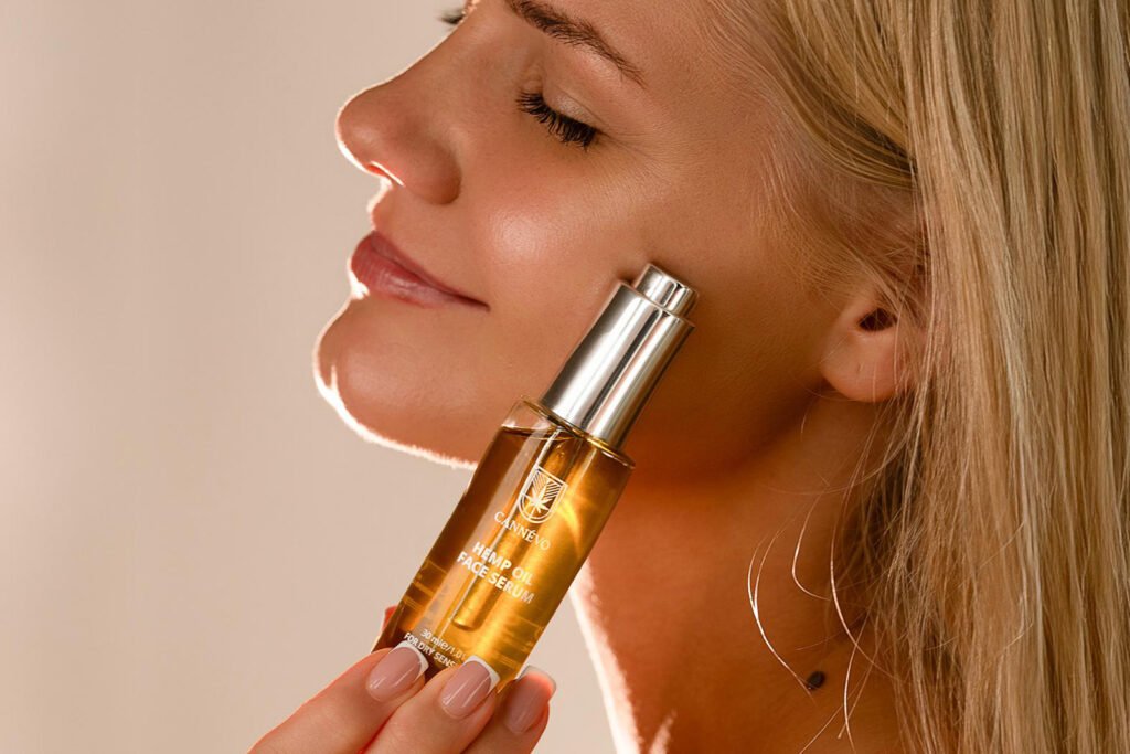 Produktų fotografija su modeliu (studijoje)-zu-2